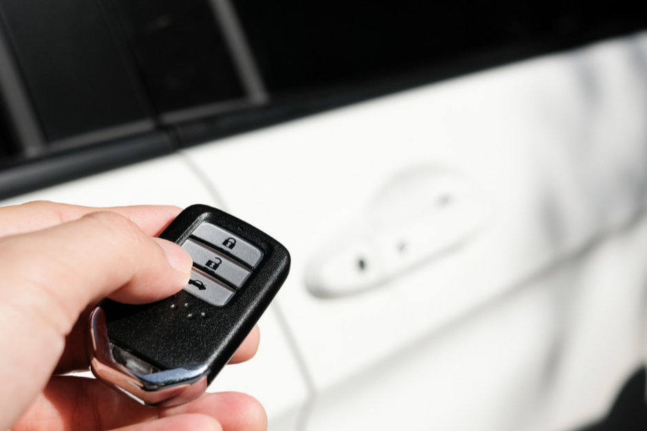 ช่างกุญแจใกล้ฉัน อุดรธานี 24 ชั่วโมง บริการนอกสถานที่ โทร 083 2000 227 เปิดบ้าน เปิดรถ กุญแจหาย รีโมทรถยนต์ มอเตอร์ไซค์ บ้าน เปลี่ยนถ่านรีโมท กรอบรีโมท